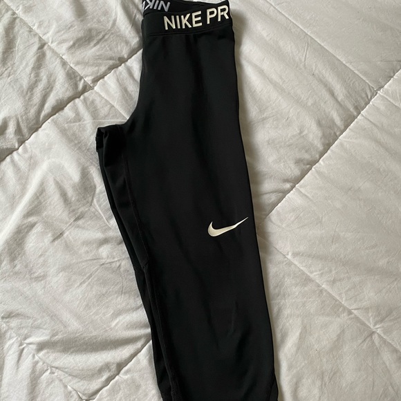 Nike leggings🖤 - Picture 2 of 3
